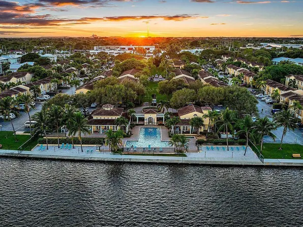 1010 LAKE SHORE Drive #202, Lake Park, FL 33403