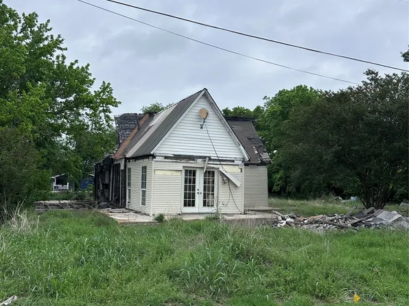 402 E Locust St, Whitewright, TX 75491