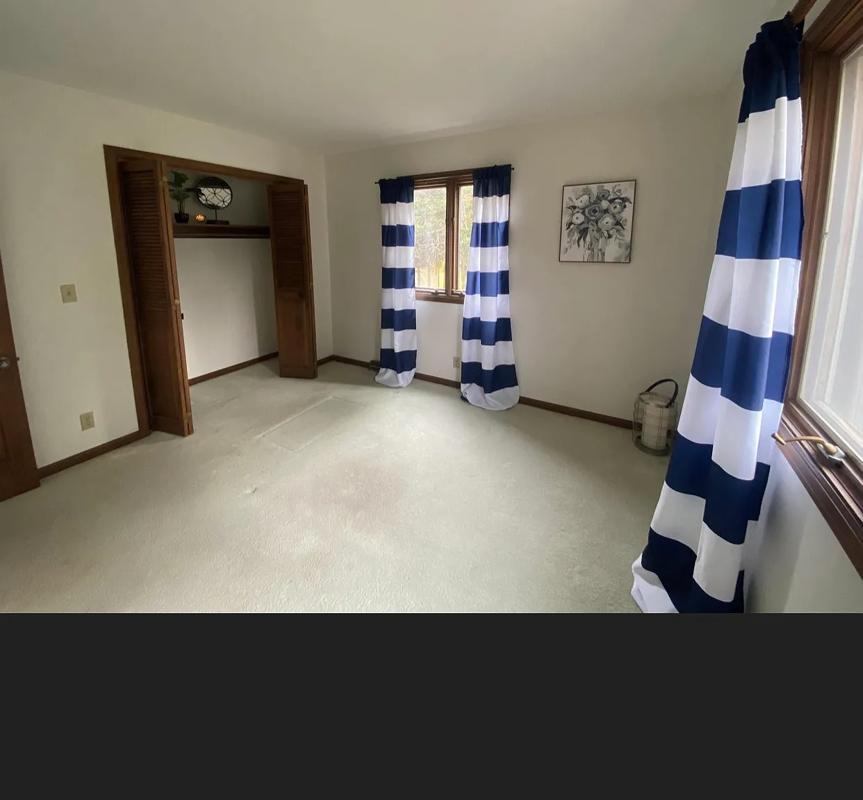 122 S Hillsdale Dr — Photo 2