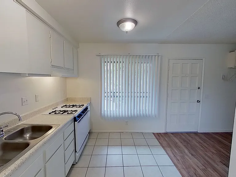 521 N. Tustin Ave — Photo 22