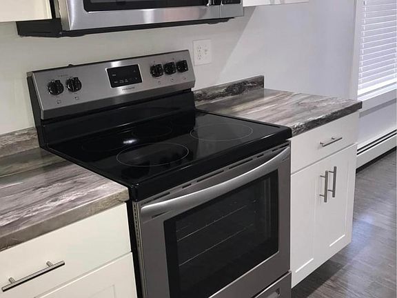2nd image of 436 Smithfield Ave Floor 1