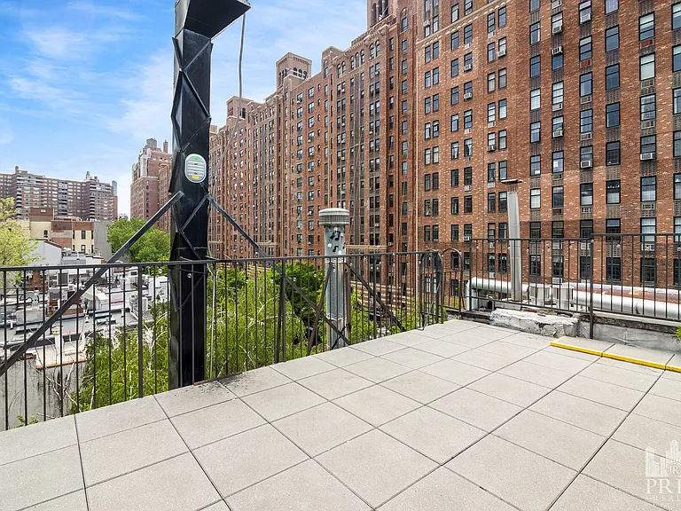 244 10th Ave #5E — Photo 2
