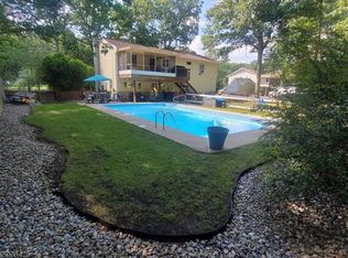 14 Little Pond Ln, West Milford, NJ 07480