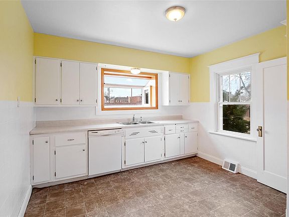 4th image of 2330 Annalee Ave