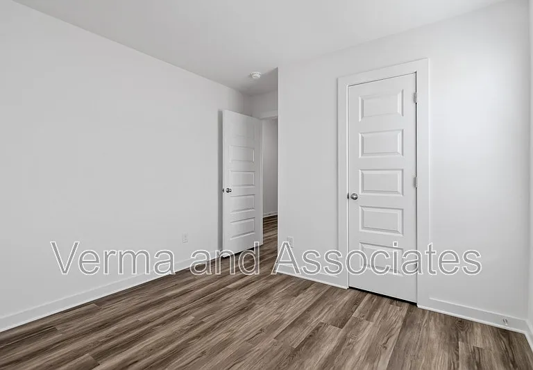 4771 W Folsom St — Photo 8