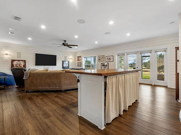 5th image of 3758 Longfellow Rd