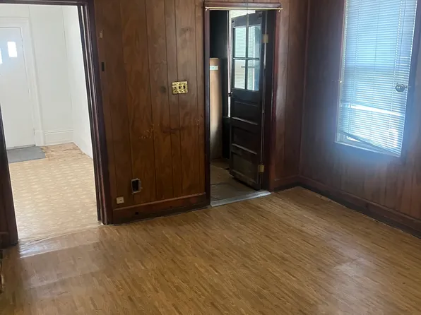 1406 E 33rd St, Cleveland, OH 44114