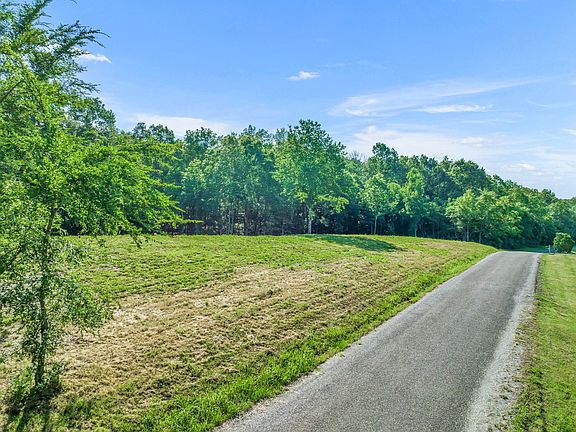 5th image of 1 Greenfield Estates Dr