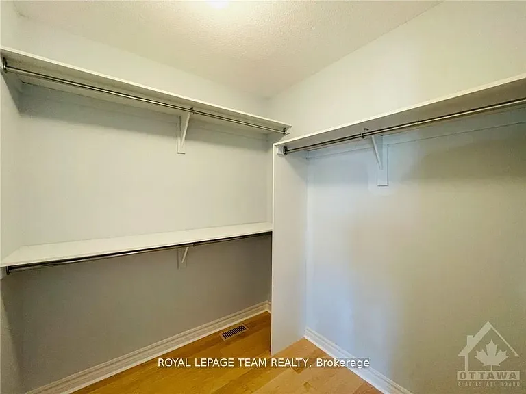 1189 Tischart Cres — Photo 17