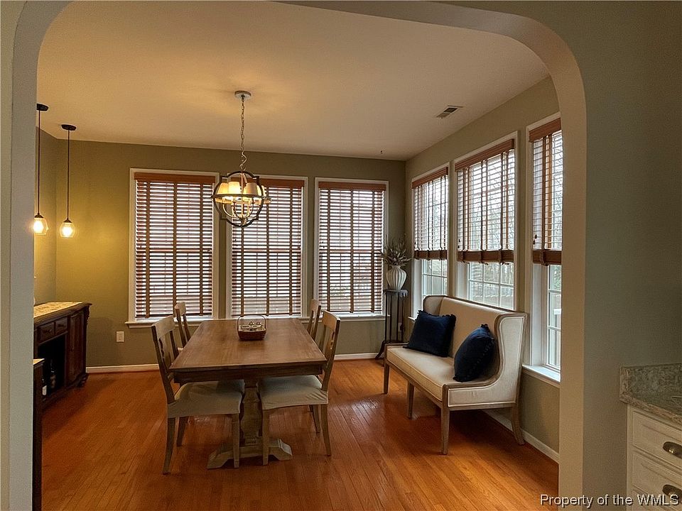 1st image of 709 Queensbury Ln
