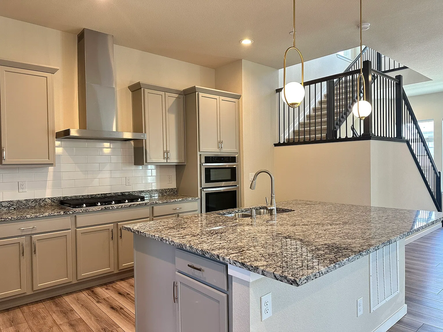 4 bed, 3.5 bath, 2483 sqft, $4,300 — Photo 3