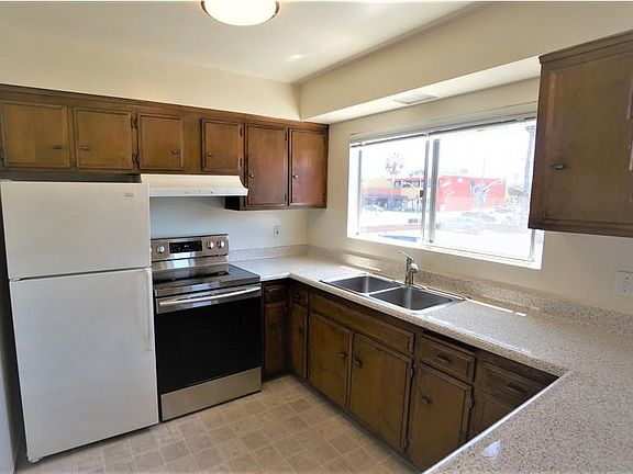 4th image of 871 Felspar St