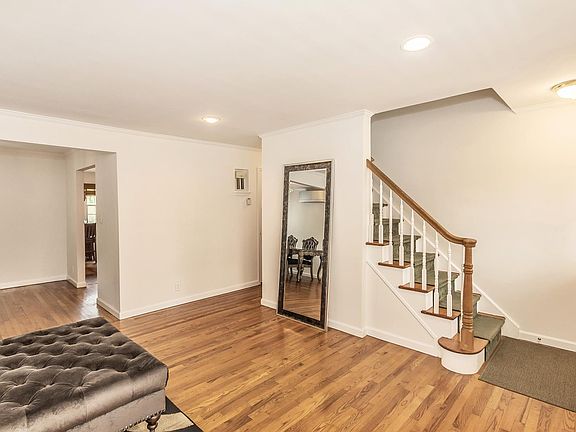 4th image of 49 Intervale Ave