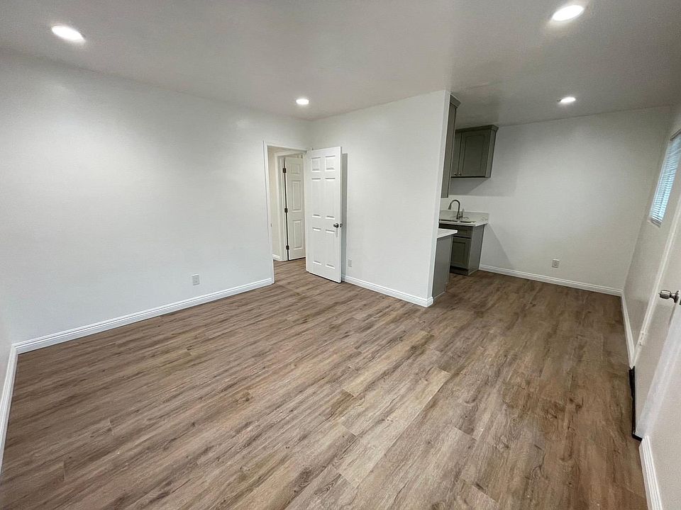 2nd image of 920 W Olive Ave
