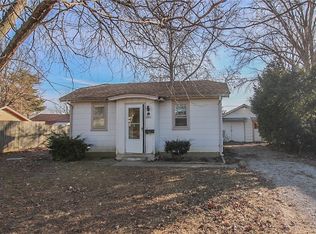 2015 & 2017 10th St, Charleston, IL 61920