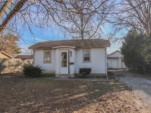 2015 & 2017 10th St, Charleston, IL 61920