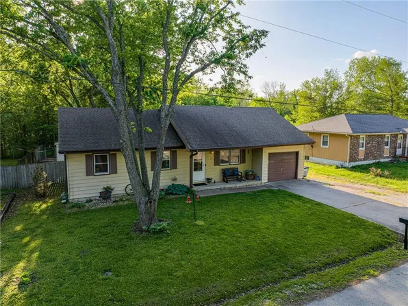 1207 S Water St, Clinton, MO 64735