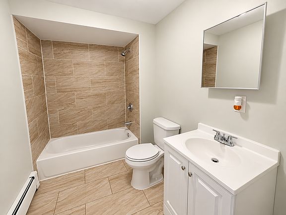 2nd image of 269 Littleton Ave APT 2