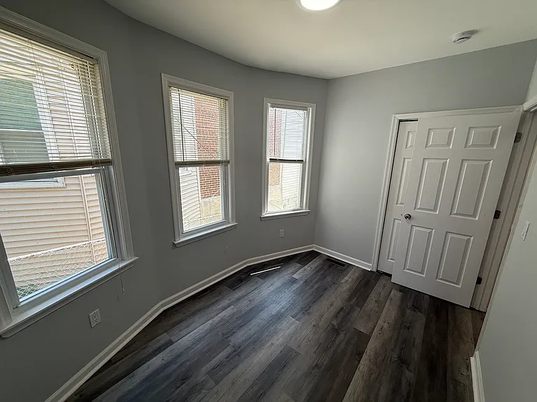 2 bed, 1.0 bath, 600 sqft, $1,250 — Photo 11