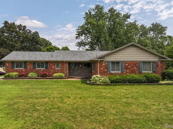 4395 Old Carriage Rd, Flint, MI 48507