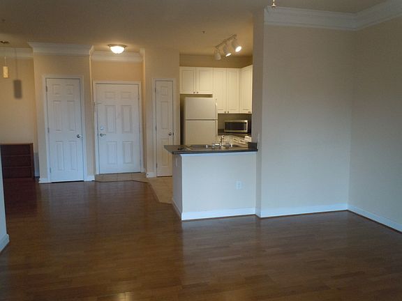 5th image of 501 Hungerford Dr APT 109