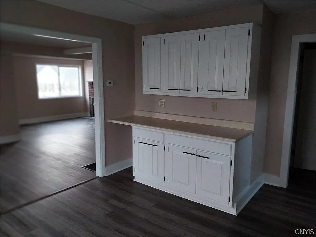 4 bed, 2.0 bath, 2065 sqft, $1,800 — Photo 3