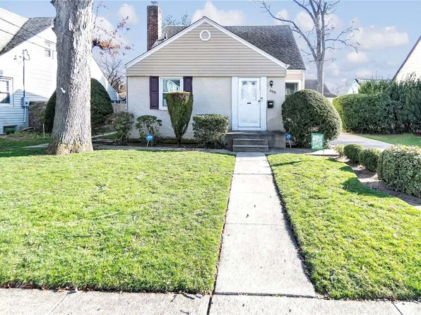 560 Emerson Avenue, North Baldwin, NY 11510