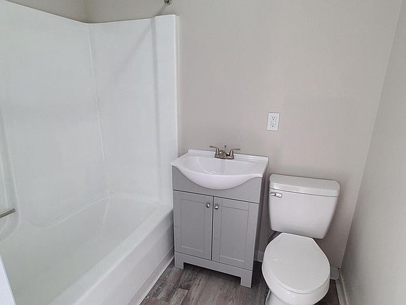 5th image of 102 Delaware Ave #3-D