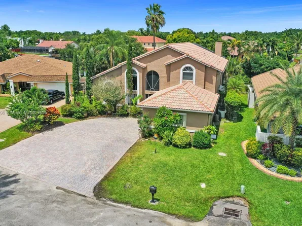 9940 SW 4th St, Plantation, FL 33324