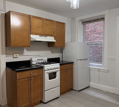 2nd image of 220 Hanover St #3A