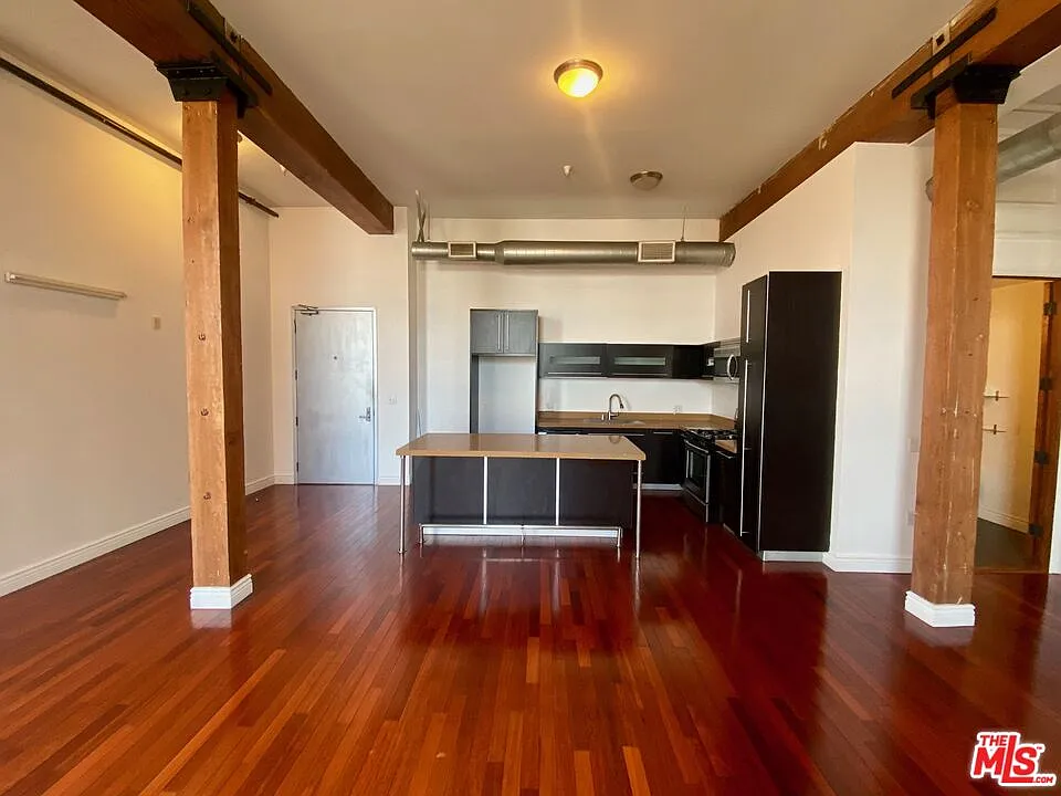 1 bed, 1.0 bath, 1020 sqft, $2,953 — Photo 4