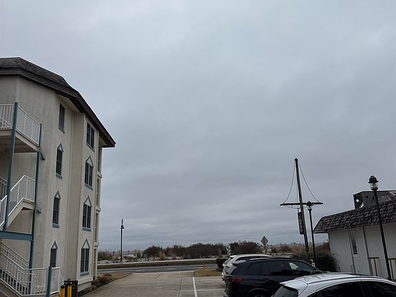 5th image of 217 Beach Ave #1