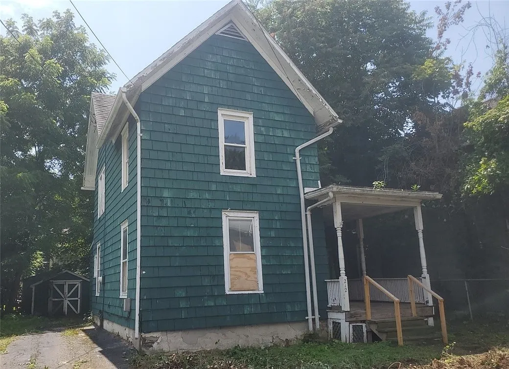 212 Mechanic St photo 1