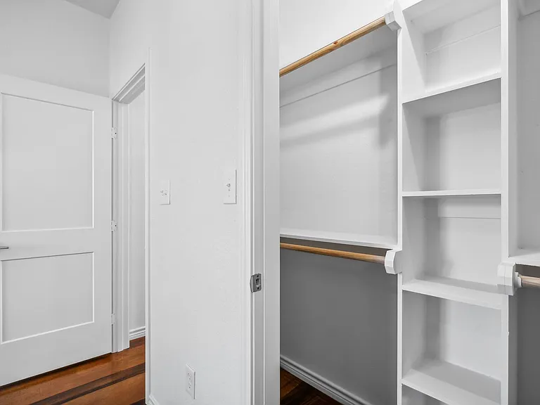 5726 Barkridge Dr — Photo 23