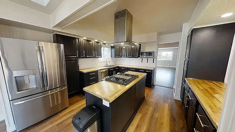 4222 North Chestnut Street — Photo 2