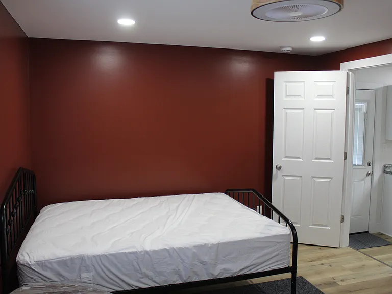 128 S Clark St — Photo 27