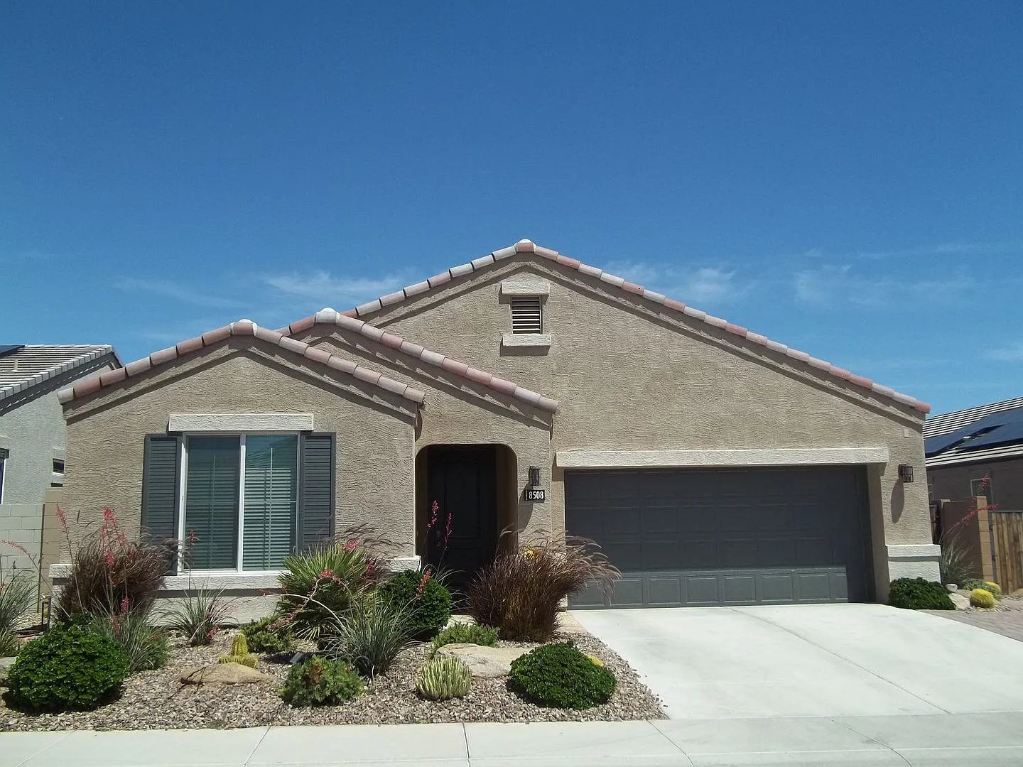 Stunning Fully furnished home 3 bed 2.5 baths 2056 sq ft w/heated pool Must see will rent fast! — Photo 1