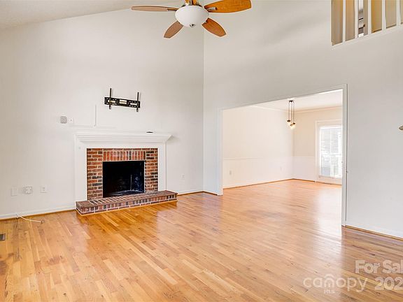 5th image of 1114 Woodbine Pl NE
