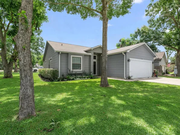 118 N Urbanec St, East Bernard, TX 77435