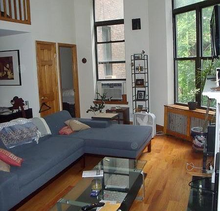3rd image of 113 W 74th St APT 1R