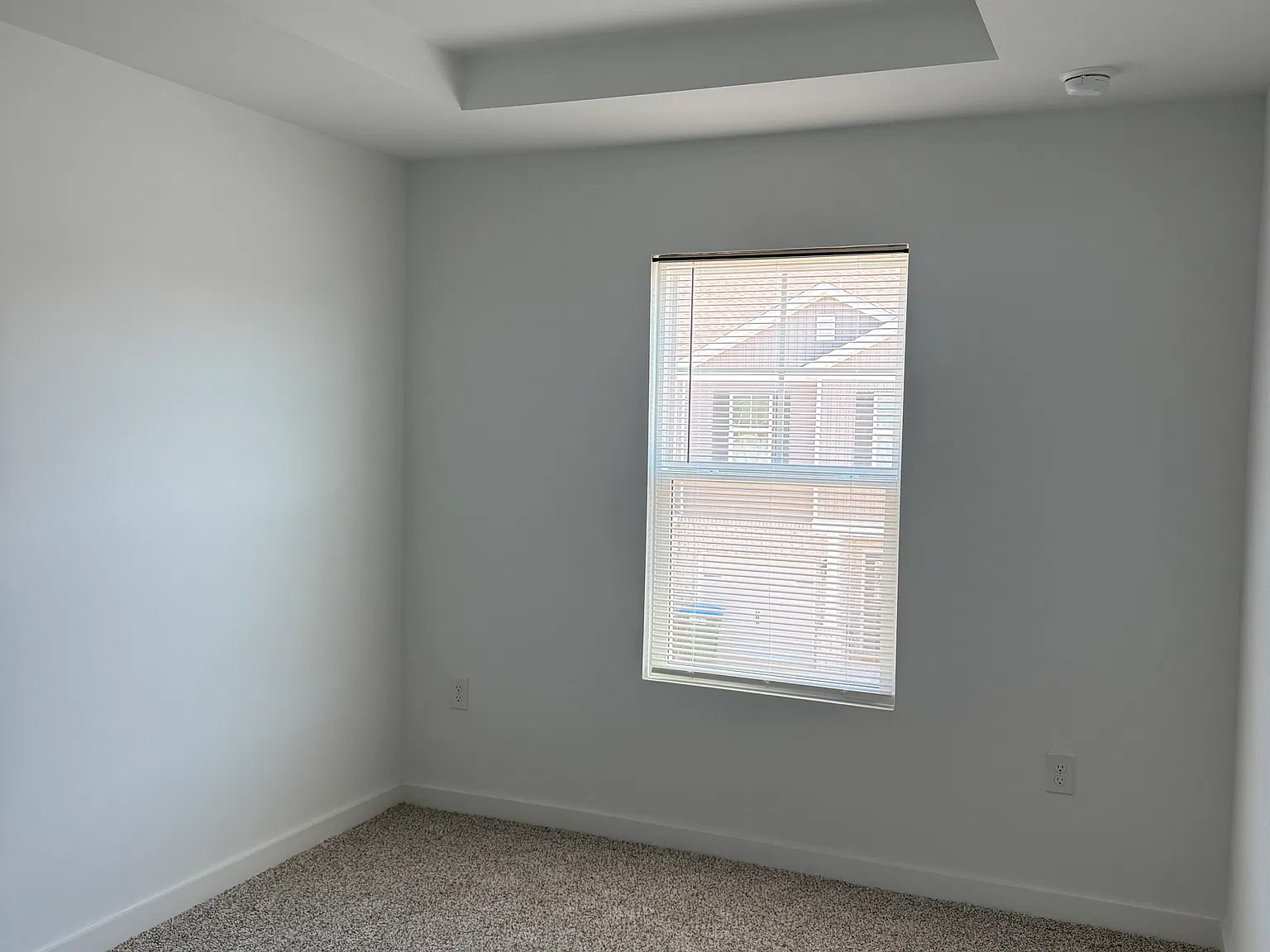 3 bed, 2.5 bath, 1554 sqft, $800 — Photo 2
