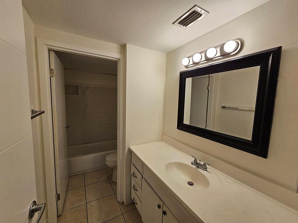 1st image of 302 Forest Hills Dr #302