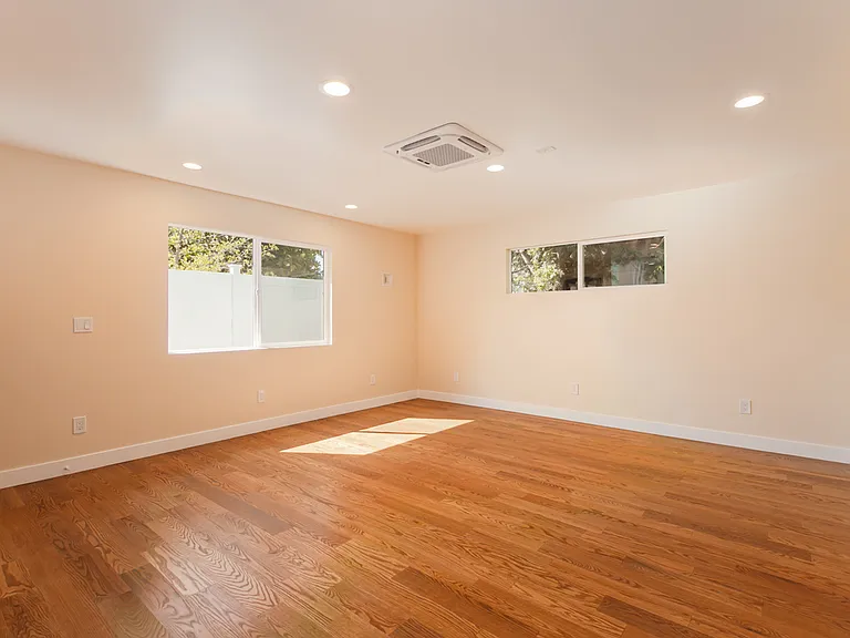 319 N Shelton St — Photo 9