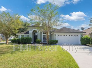 620 Reflection Cove Rd, Jacksonville, FL 32218