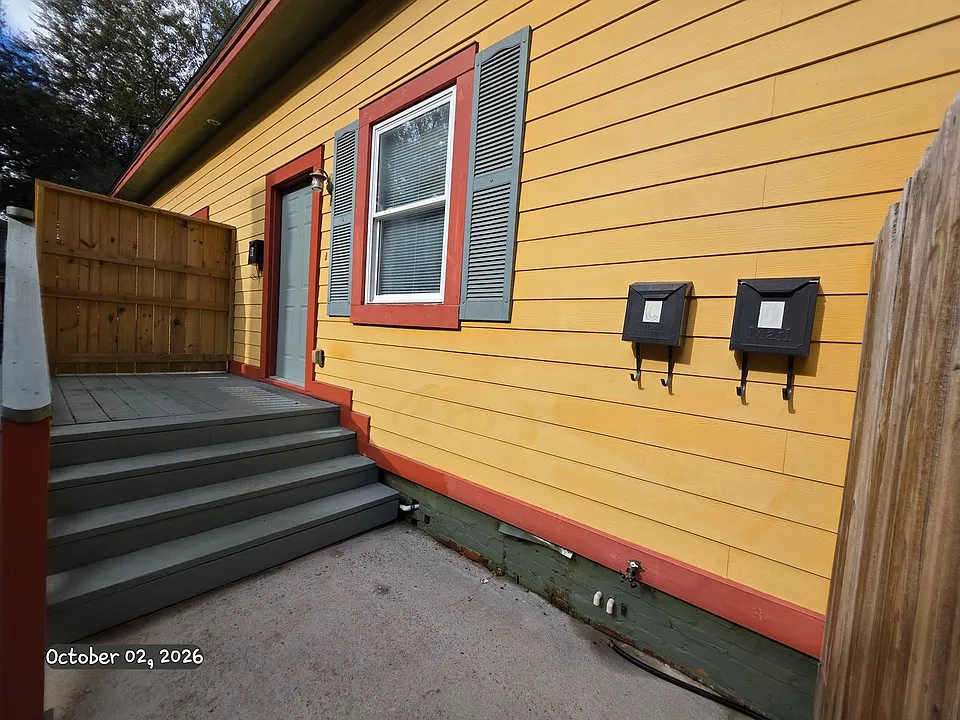 1102 E. 33rd St