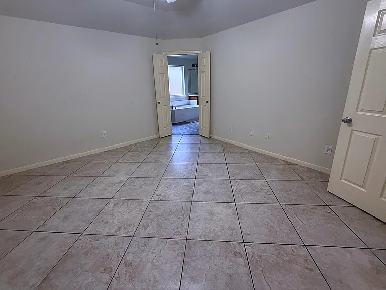 8027 Daylilly Creek Dr — Photo 5