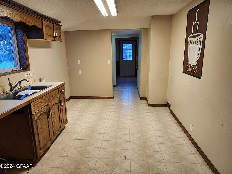 324 Madison Ave, Neche, ND 58265 Zillow