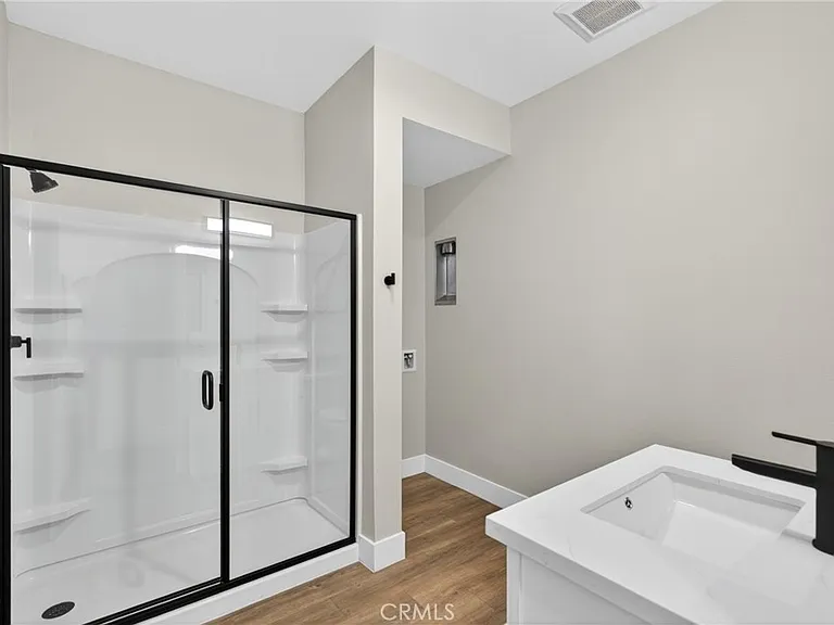 8414 Burnet Ave — Photo 10