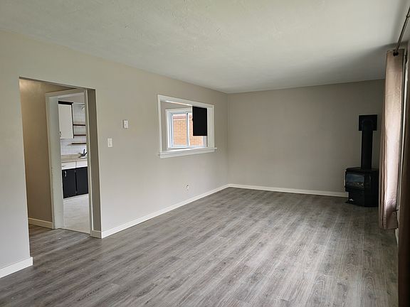 5th image of 201 Alma St N #2