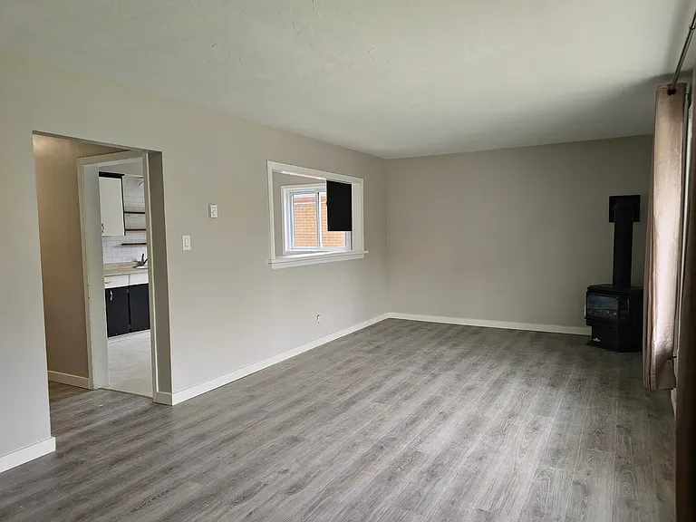 201 Alma St N #2 — Photo 5